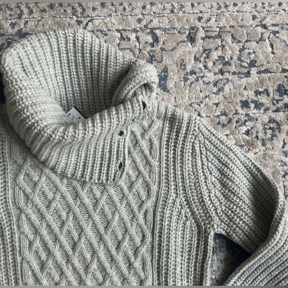 Knit Sweater w/High Collar - Medium H&M (NWT)